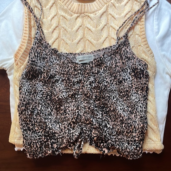 Multiple tops 🔻ALL SOLD🔻 - Picture 5 of 6